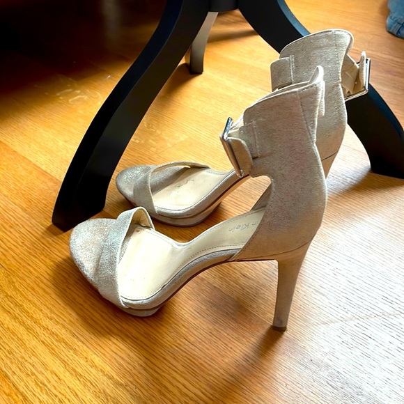 Calvin Klein Platform Silver Vivian Sandals - 8M - Picture 2 of 4